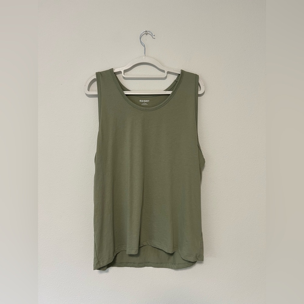 Old Navy Men’s Sage Green Soft-Washed Tank Top